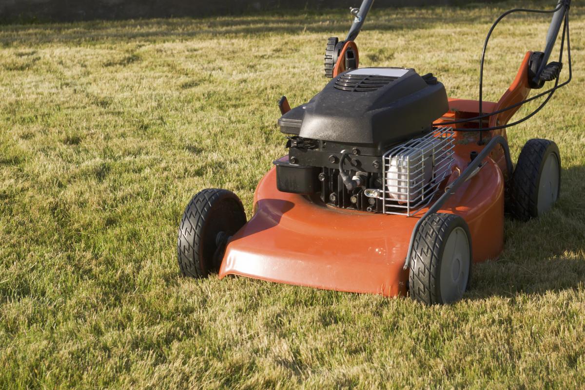 Fall lawn-mowing tips